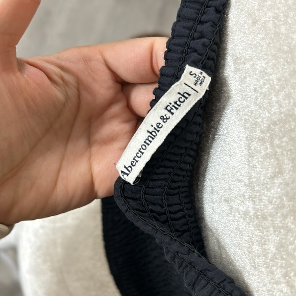Abercrombie & Fitch Smocked Crop Top - Picture 6 of 9